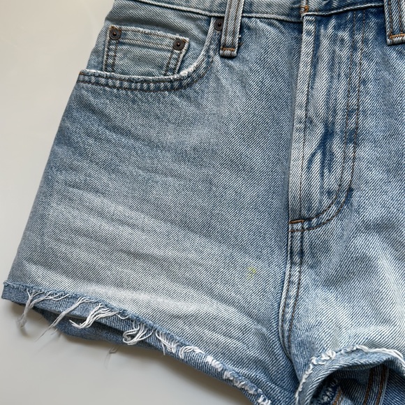 Aritzia Denim Forum Farrah Cheeky Short Size 25 - Picture 3 of 4